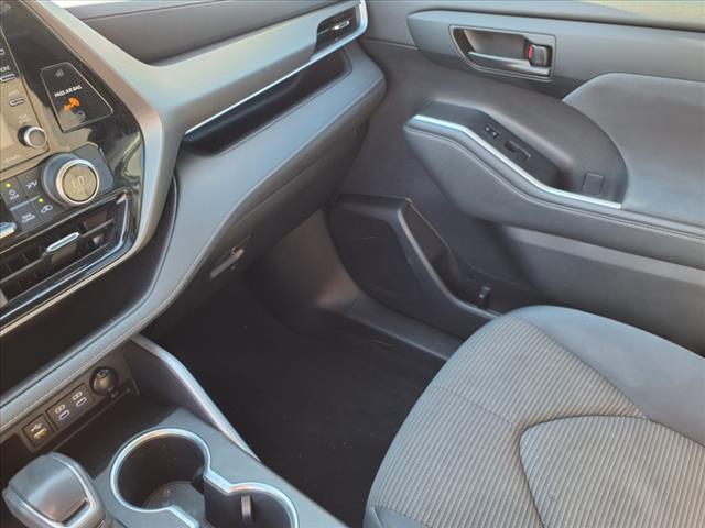 2022 Toyota Highlander Hybrid LE - Photo 17