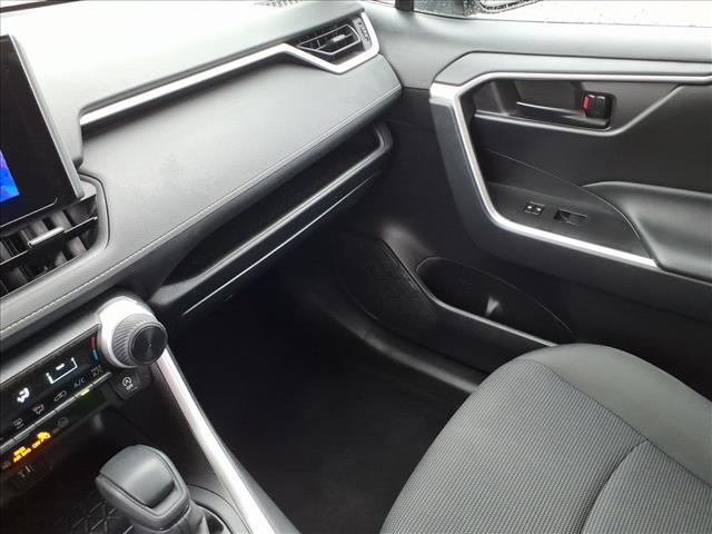 2024 Toyota RAV4 LE - Photo 18
