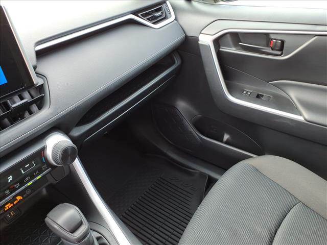 2023 Toyota RAV4 LE - Photo 18