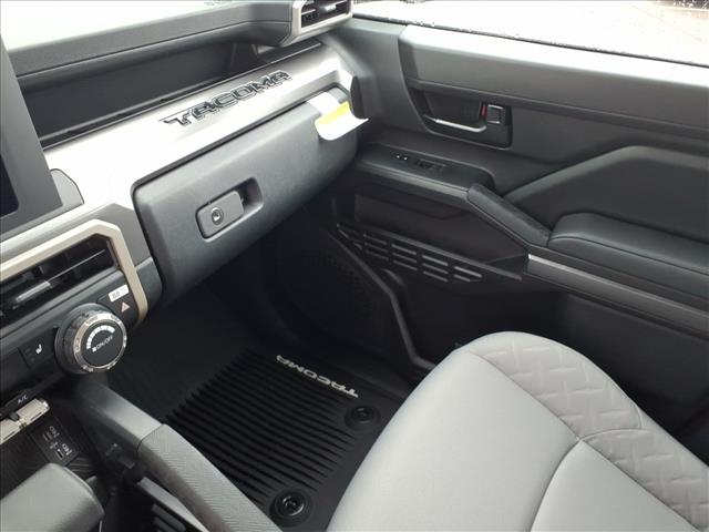 2025 Toyota Tacoma SR5 - Photo 18