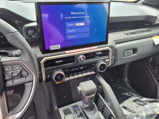 2025 Toyota Tacoma Limited HV - Photo 18
