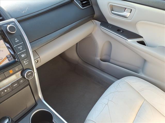 2016 Toyota Camry Hybrid LE - Photo 18