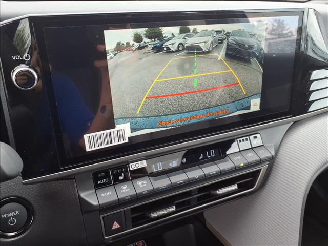 2026 Toyota Camry SE - Photo 18