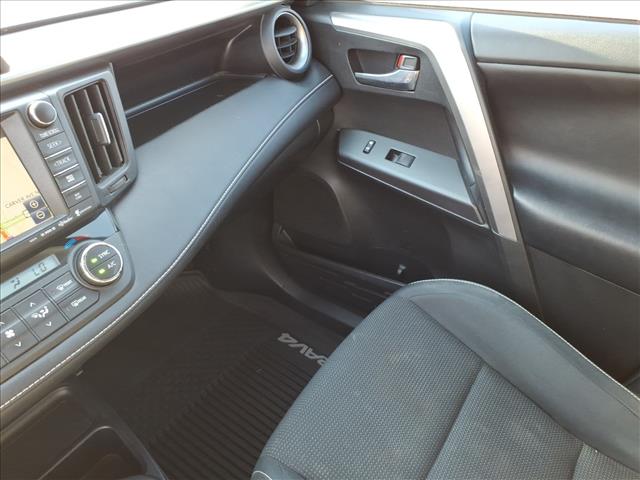 2016 Toyota RAV4 Hybrid XLE - Photo 18