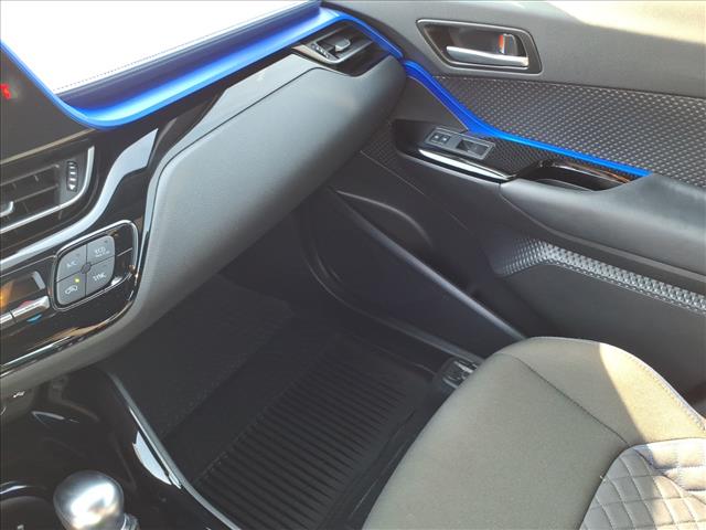 2021 Toyota C-HR XLE - Photo 18