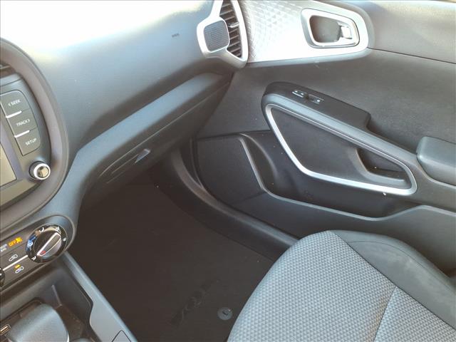 2023 Kia Soul LX - Photo 18