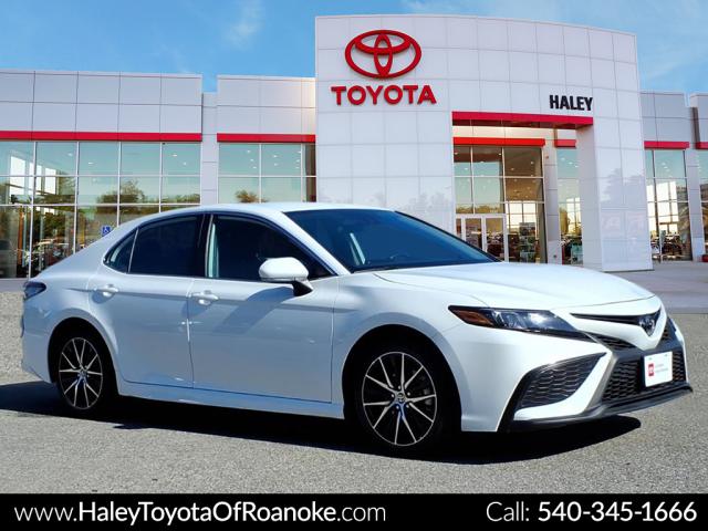 2024 Toyota Camry SE - Photo 1
