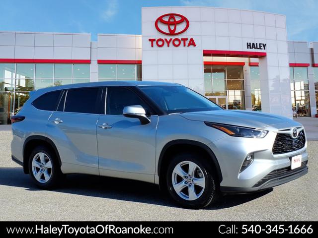 2024 Toyota Highlander LE - Photo 1