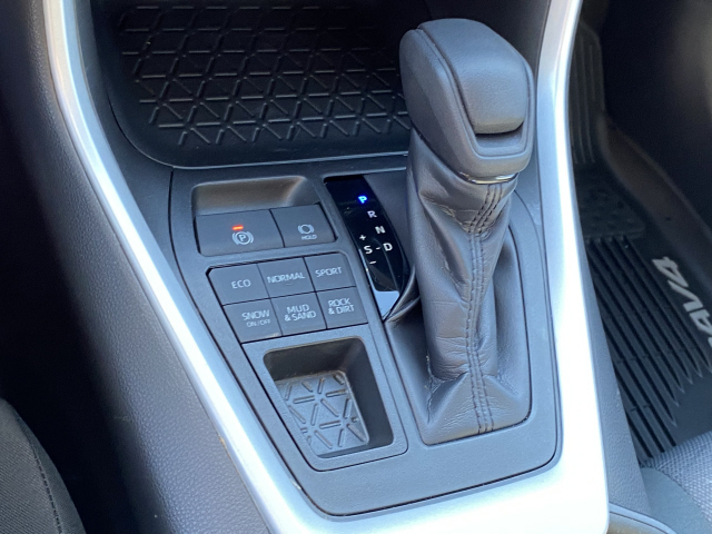 2020 Toyota RAV4 XLE - Photo 20