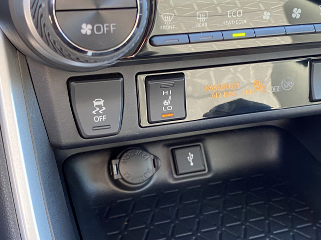 2020 Toyota RAV4 XLE - Photo 21