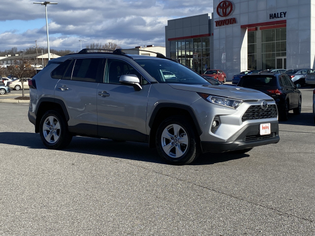 2020 Toyota RAV4 XLE - Photo 2