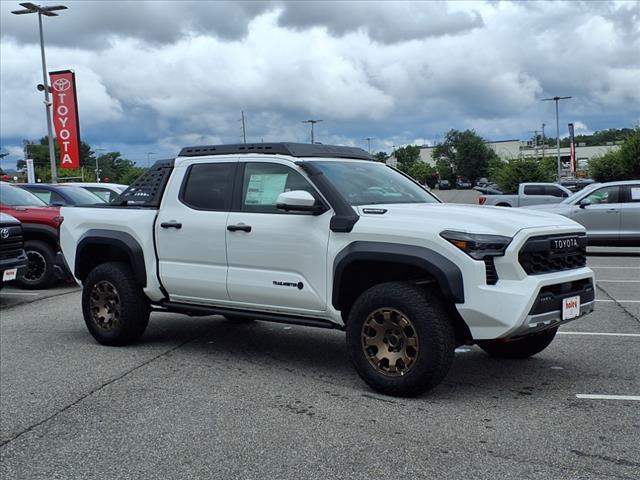 2025 Toyota Tacoma Trailhunter HV - Photo 2