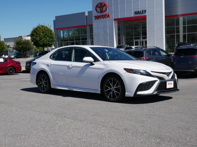 2021 Toyota Camry SE - Photo 2