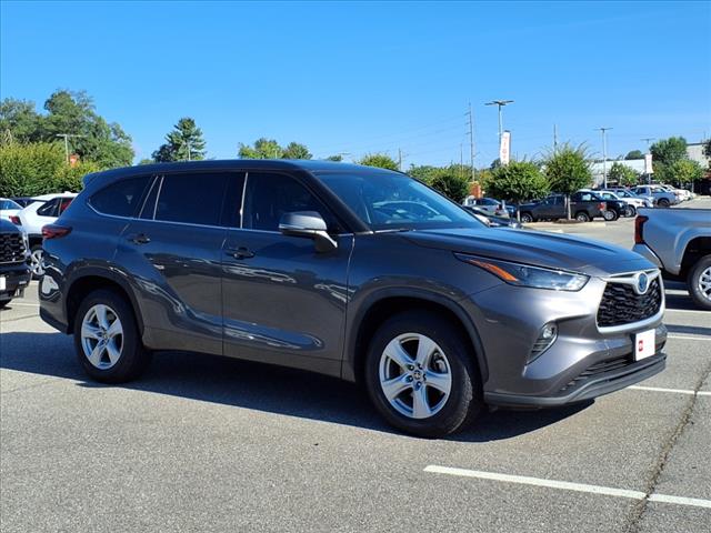 2022 Toyota Highlander Hybrid LE - Photo 2