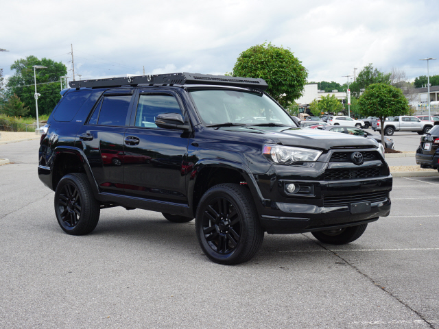 2016 Toyota 4Runner SR5 - Photo 2