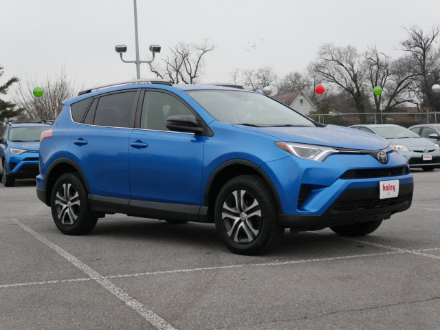 2017 Toyota RAV4 LE - Photo 2