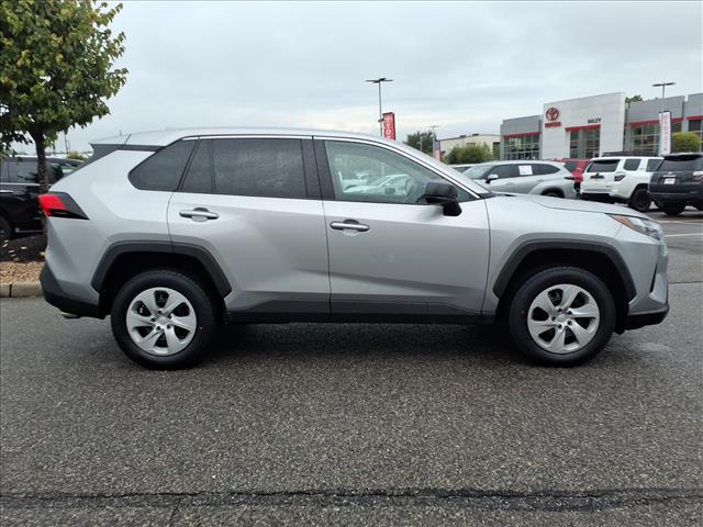 2024 Toyota RAV4 LE - Photo 3