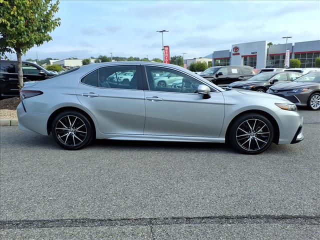 2024 Toyota Camry SE - Photo 3