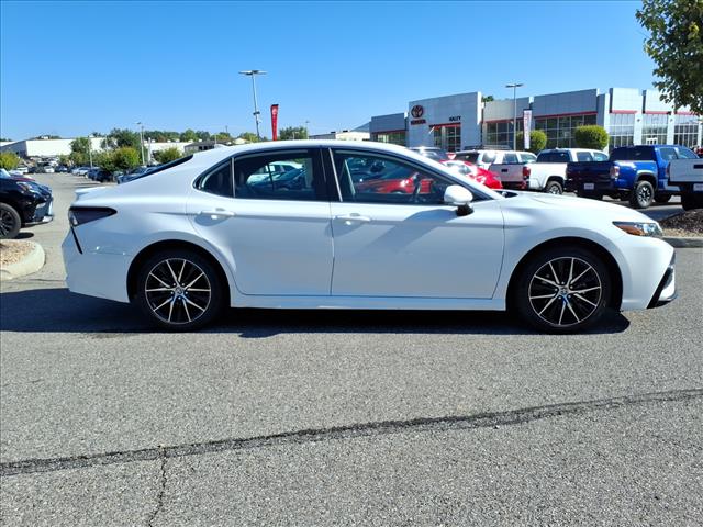 2024 Toyota Camry SE - Photo 3