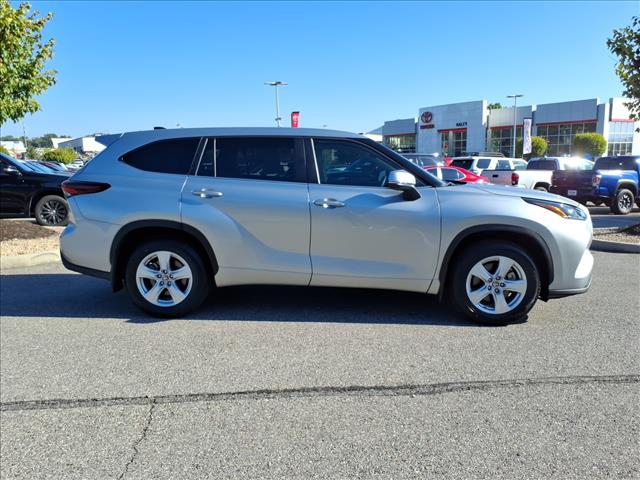 2024 Toyota Highlander LE - Photo 3