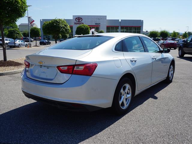 2017 Chevrolet Malibu LS - Photo 4