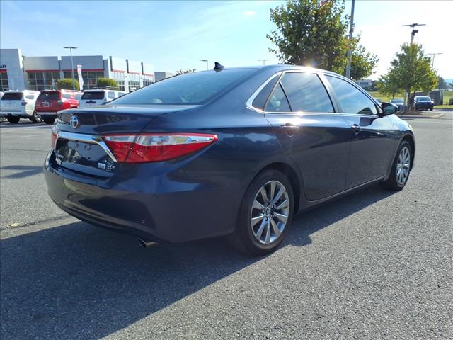 2016 Toyota Camry Hybrid LE - Photo 4