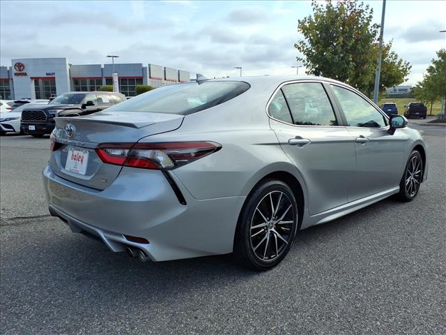2024 Toyota Camry SE - Photo 4