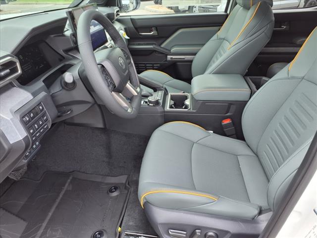 2025 Toyota Tacoma Trailhunter HV - Photo 5