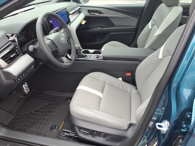 2026 Toyota Camry SE - Photo 5