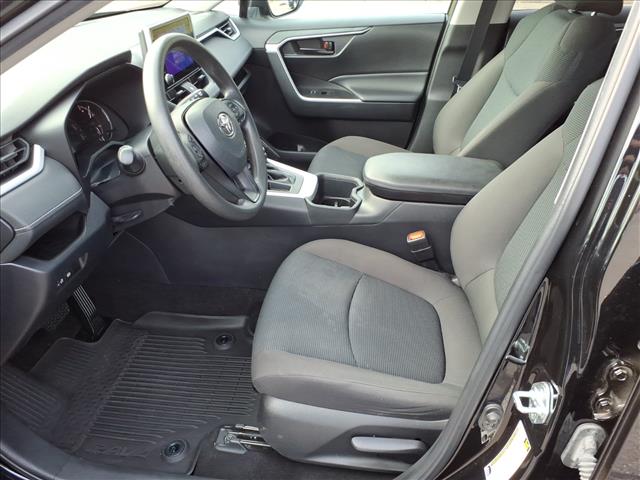 2023 Toyota RAV4 LE - Photo 6