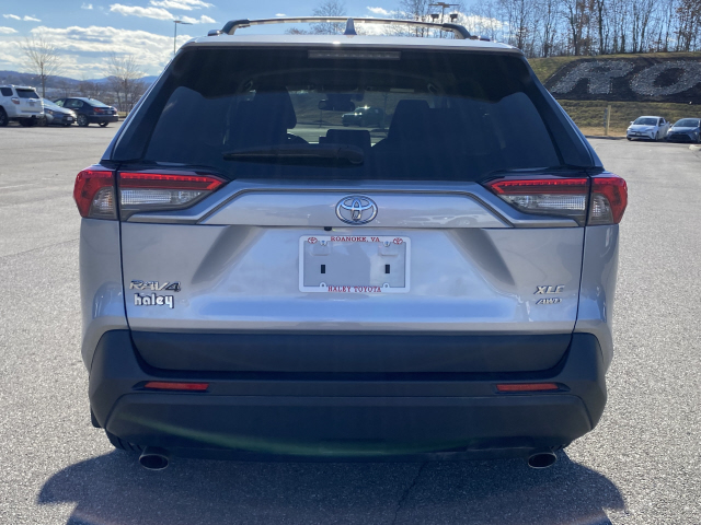 2020 Toyota RAV4 XLE - Photo 6