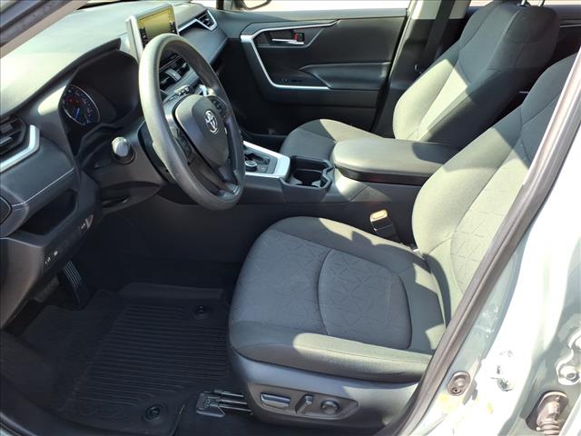 2021 Toyota RAV4 Hybrid XLE - Photo 6