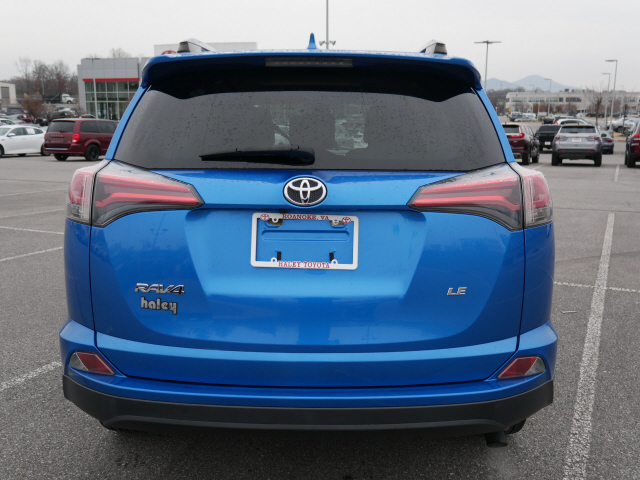 2017 Toyota RAV4 LE - Photo 6