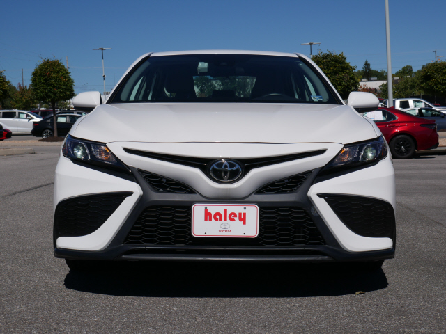 2021 Toyota Camry SE - Photo 8
