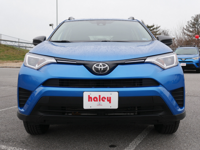 2017 Toyota RAV4 LE - Photo 8
