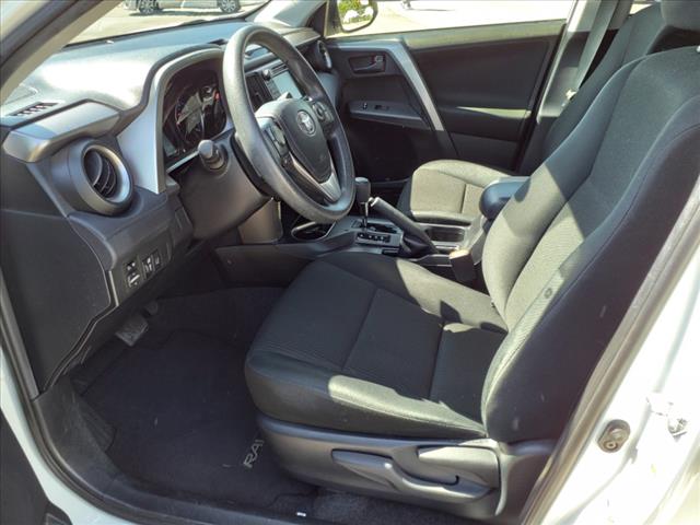 2018 Toyota RAV4 LE - Photo 8