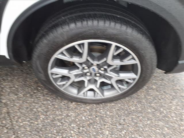 2025 Ford Explorer Platinum - Photo 9