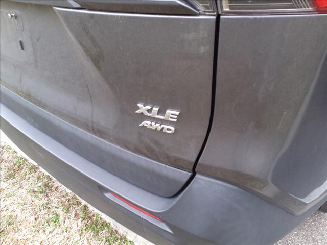 2021 Toyota RAV4 XLE - Photo 9