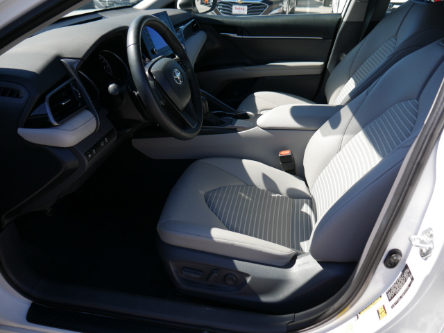 2021 Toyota Camry SE - Photo 9