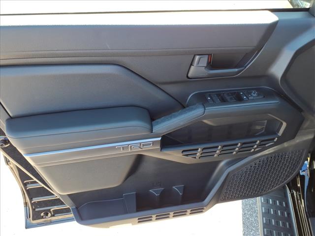 2025 Toyota 4Runner TRD Off-Road HV - Photo 9