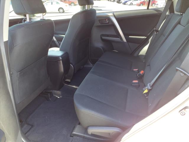 2018 Toyota RAV4 LE - Photo 9