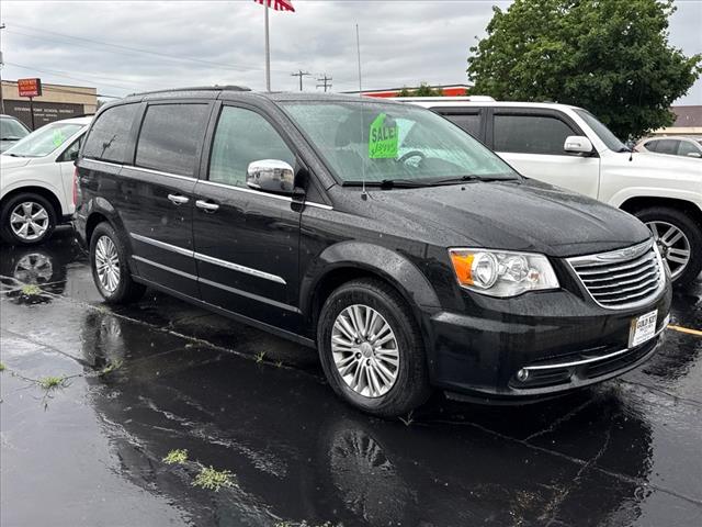 2016 Chrysler Town and Country Touring-L