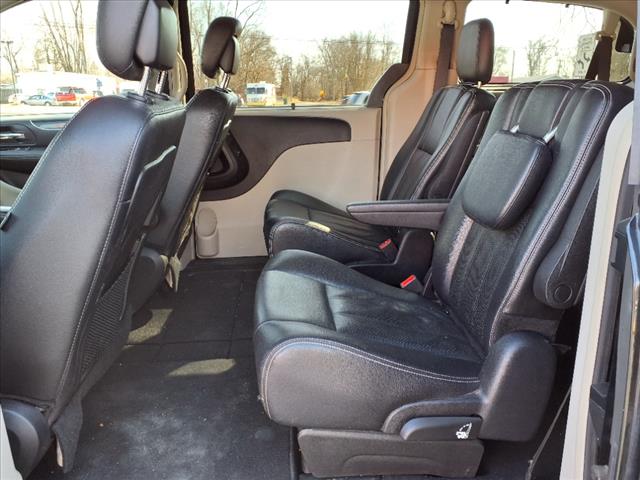2014 Chrysler Town and Country Touring-L