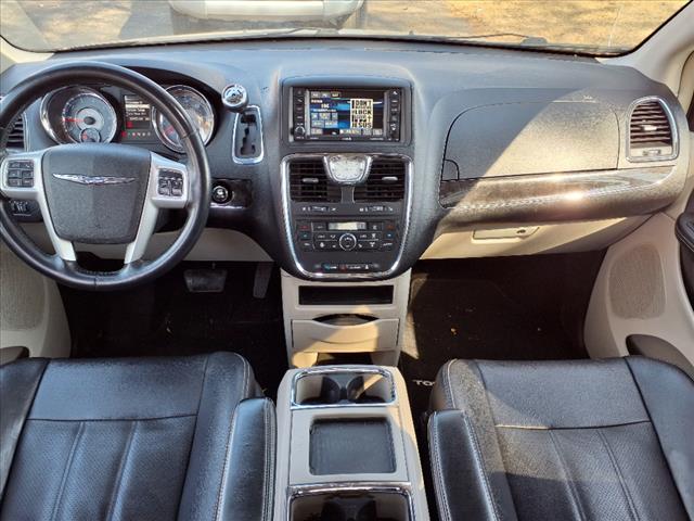 2014 Chrysler Town and Country Touring-L