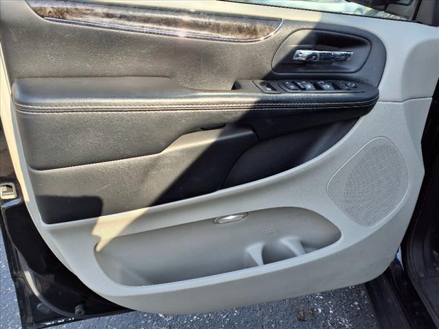 2014 Chrysler Town and Country Touring-L