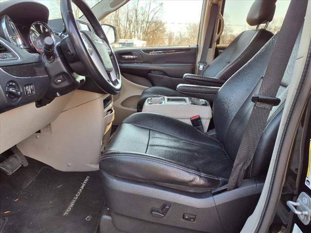 2014 Chrysler Town and Country Touring-L