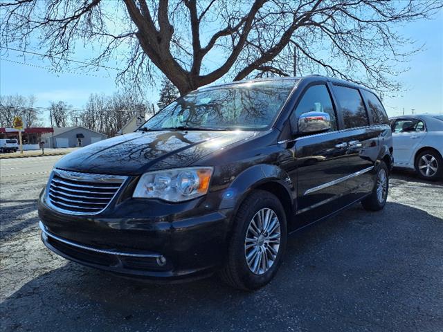 2014 Chrysler Town and Country Touring-L
