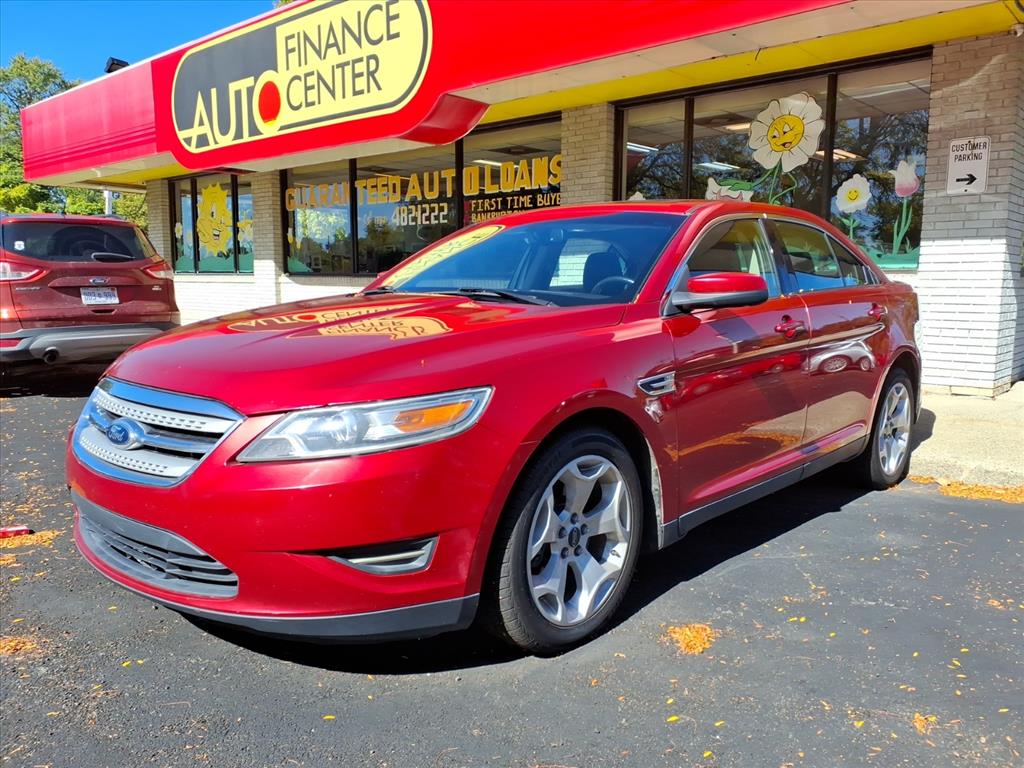 2010 Ford Taurus SEL's photo