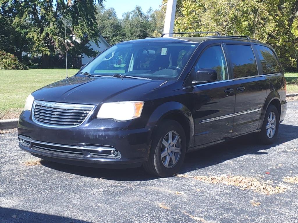 2011 Chrysler Town & Country Touring's photo