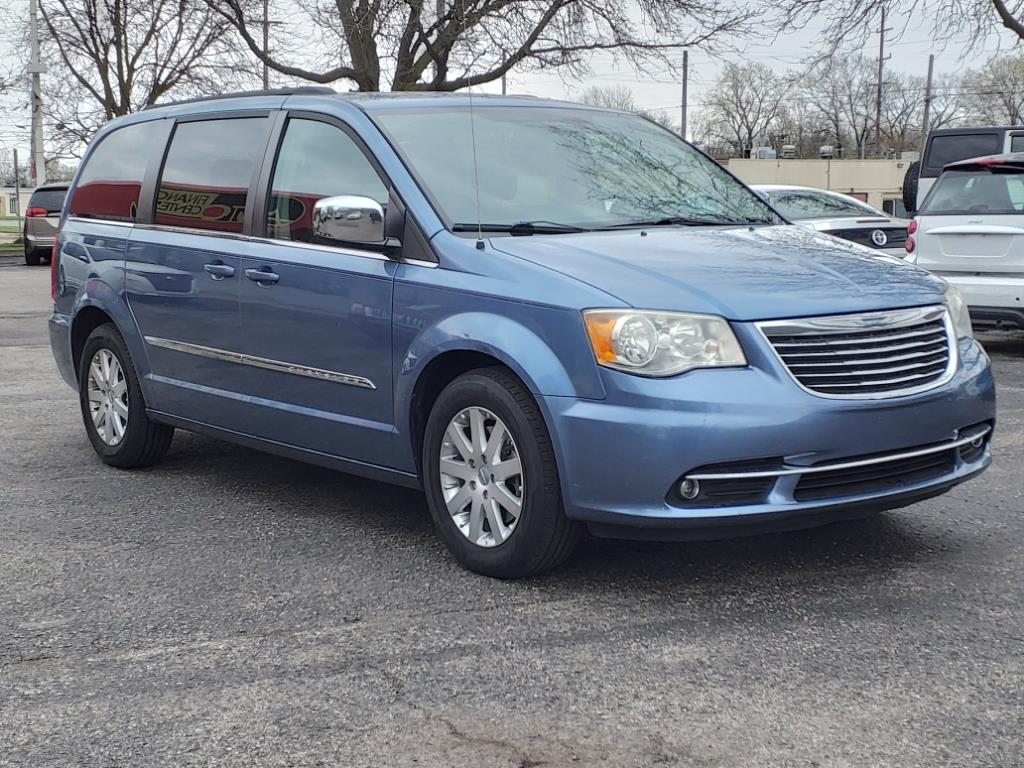 2012 Chrysler Town & Country Touring-L's photo